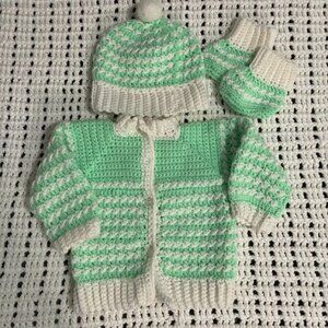 Crochet baby set size 0-3 months and blanket NEW